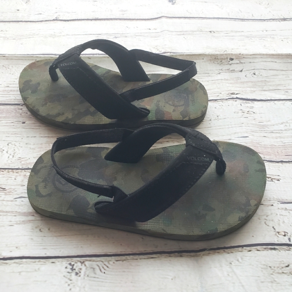 Volcom dark camo flip flop sandals little kids size 11
